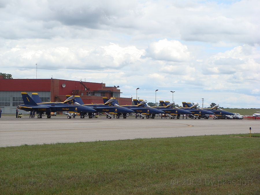 Willow Run Airshow [2009 July 18] 094.JPG - Scenes from the Thunder Over Michigan Air Show at Willow Run Airport